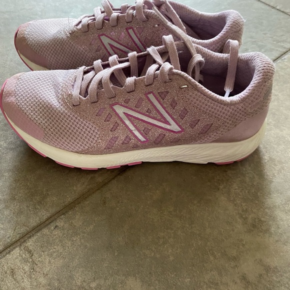 Worn twice! New Balance Kids Fuel Core Shoes YPURGOG, Pink, 3Y - Picture 2 of 6
